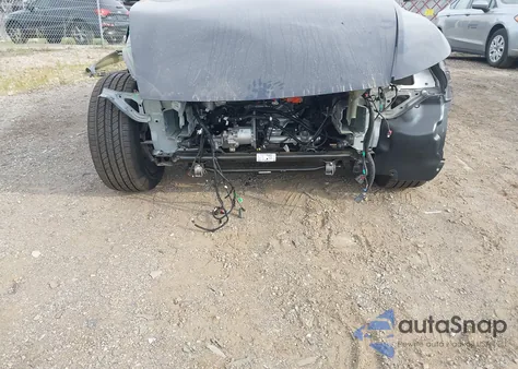 2026 Tesla Model Y Long Range Dual Motor All-Wheel Drive/Long Range Launch Series z USA, uszkodzony, nr VIN 7SAYGDEE2TF336851